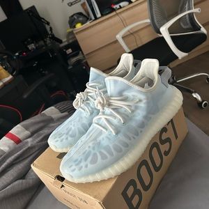 Yeezy 350 v2 mono ice size 10.5